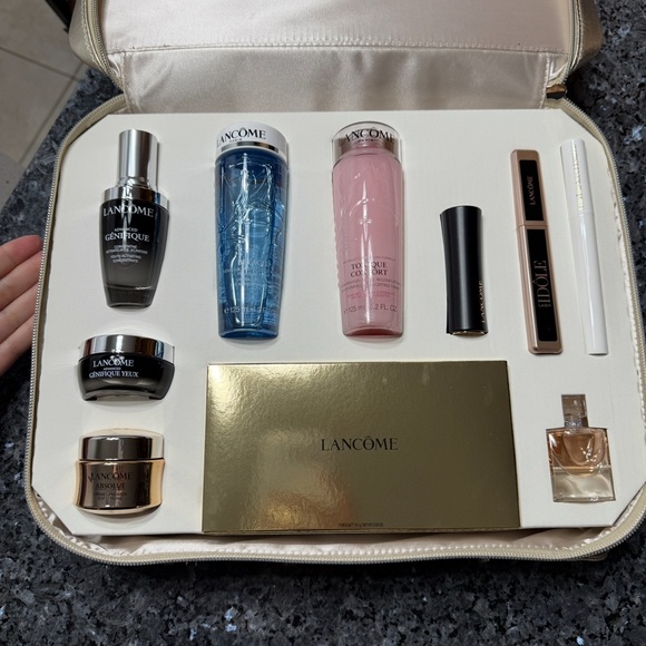 Lancome 2023 Holiday Beauty Box, 11-piece Skincare/Make-Up Set, $598 Value - Picture 4 of 4